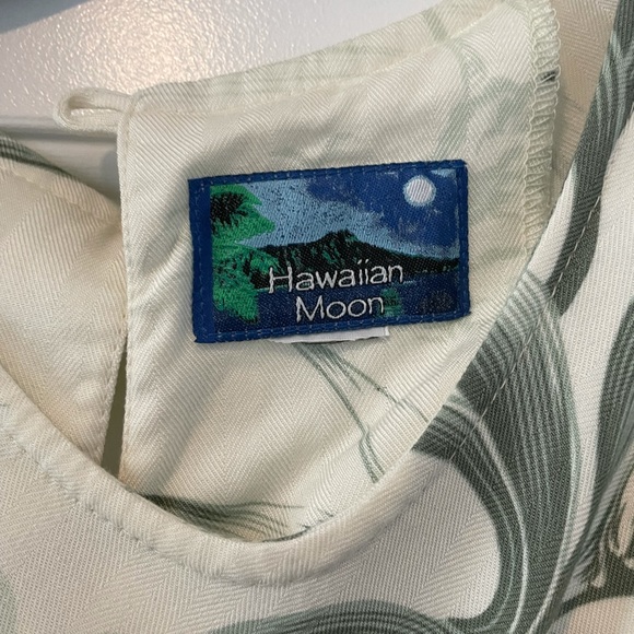 Off-white with Green Design Hawaiian Dress - Picture 5 of 6